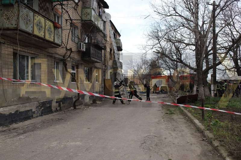 Спасатели на месте взрыва