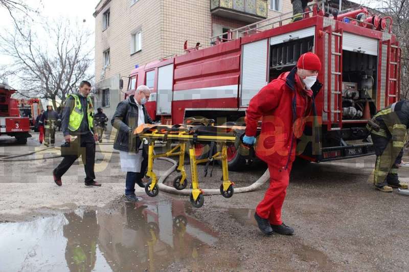 Сотрудники скорой помощи