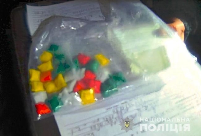 Водитель такси, торговавший наркотиками, задержан в Киеве, - полиция 01 Водитель такси, торговавший наркотиками, задержан в Киеве, - полиция 01 dqxikeidqxidqeant