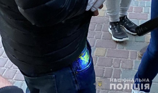 Полицейский требовал от одесской веб-модели ежемесячной дани в $600 04