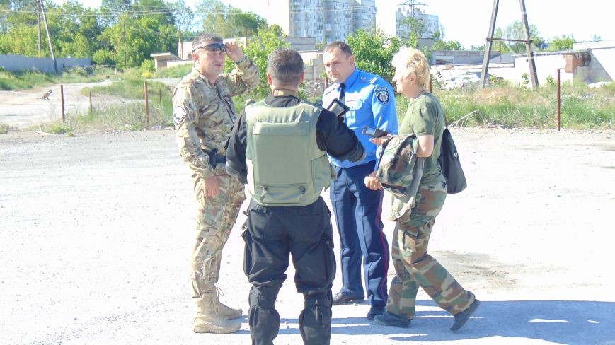 Батальон «Днепр -1» и «Мариупольская Дружина» опасно пересеклись на продаже бензина (ФОТОРЕПОРТАЖ) (фото) - фото 10