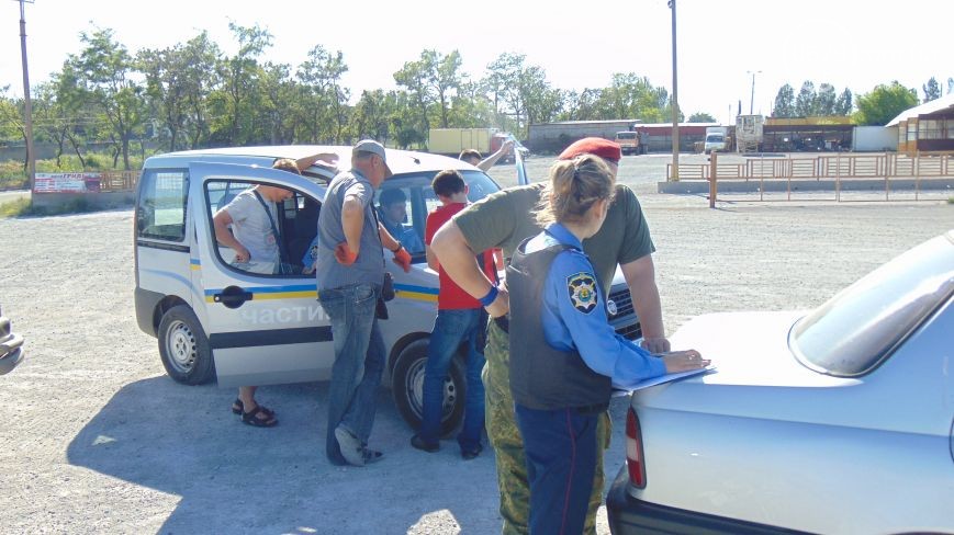Батальон «Днепр -1» и «Мариупольская Дружина» опасно пересеклись на продаже бензина (ФОТОРЕПОРТАЖ) (фото) - фото 12