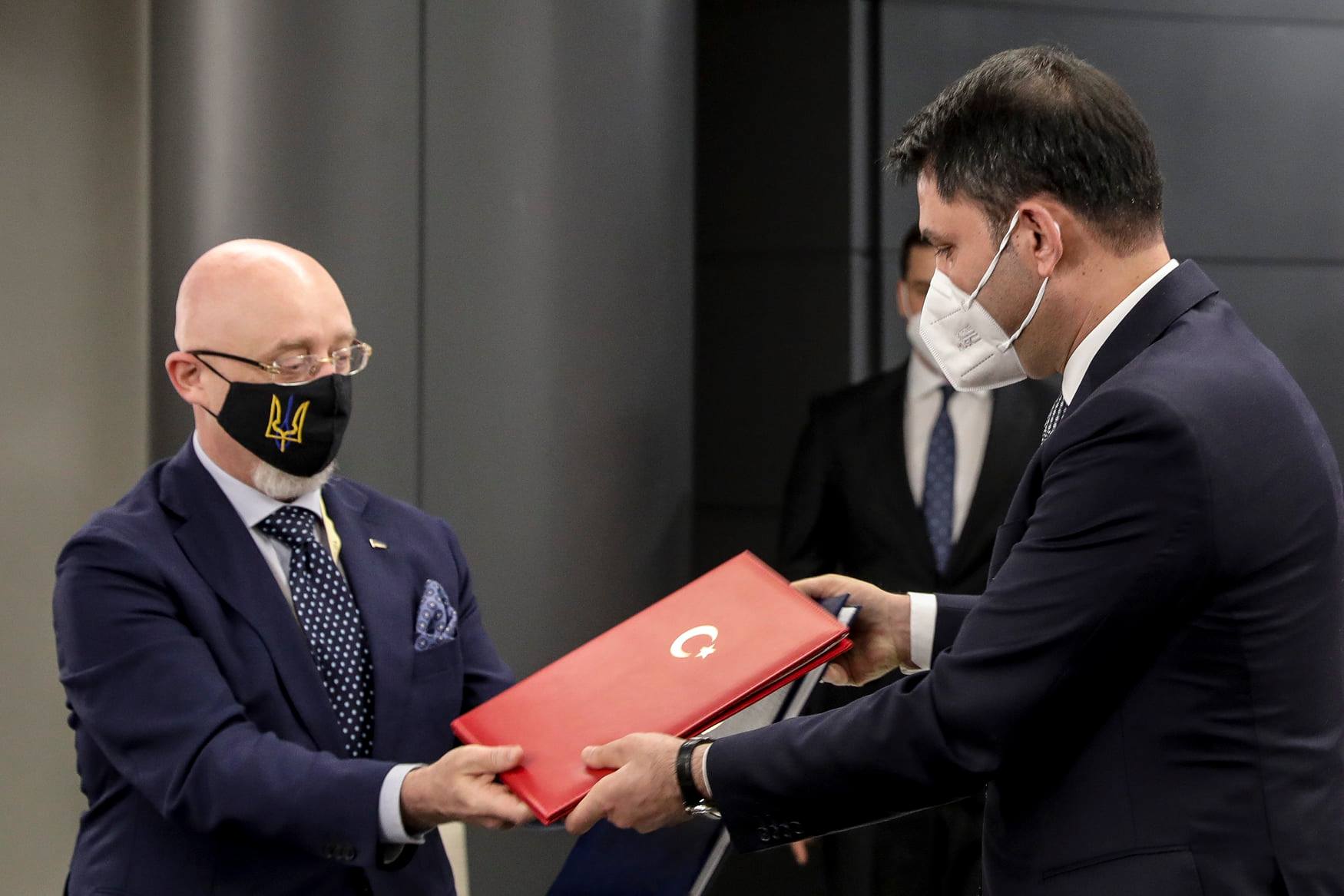 во время визита Зеленского в Турцию были подписаны двусторонние документы. Скриншот из фейсбука Офиса президента dqxikeidqxidqrant