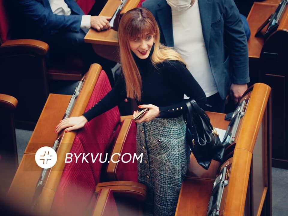 Антонина Славицкая показала брендовую вещь в Раде. dqxikeidqxixqant