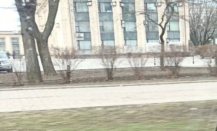 Окна бывшего здания Донецкой ОГА заложили мешками с песком dqxikeidqxidqrant