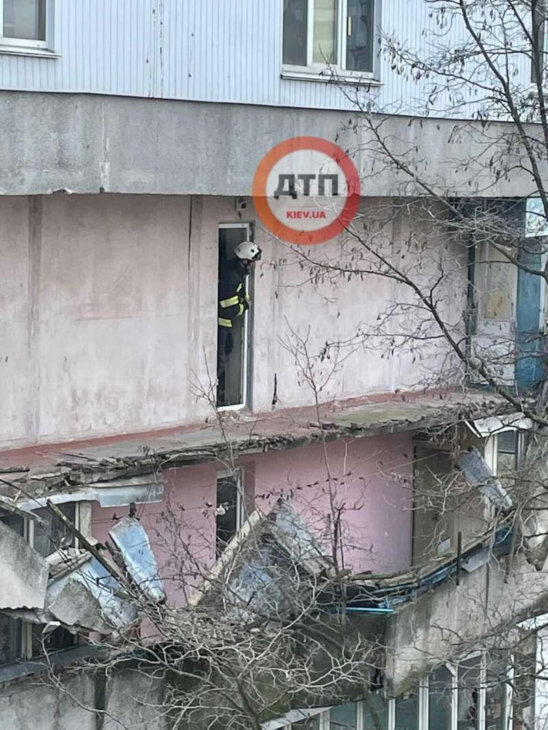 В старом доме произошла авария.