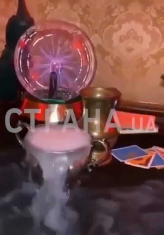 Стол "гадалки". dqxikeidqxidqrant