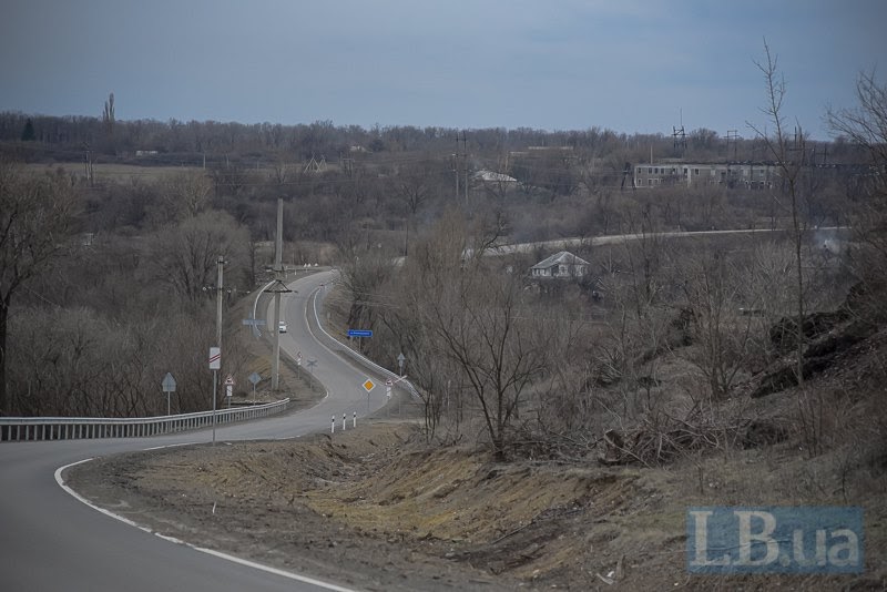 Дорога на шахту Золоте, Луганщина