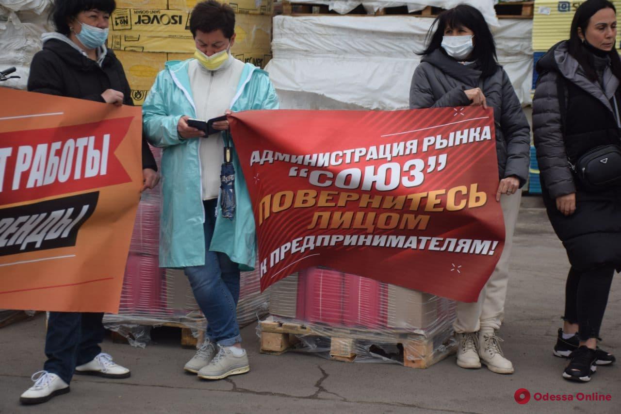 Протесты в Одессе: предприниматели перекрыли улицу из-за карантина - фото 1 dqxikeidqxidqrant