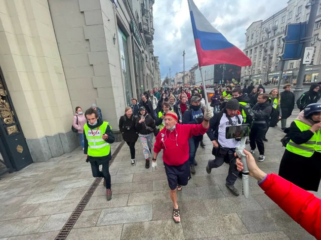 Путин - вор!: в России проходят акции в поддержку Навального 02 Путин - вор!: в России проходят акции в поддержку Навального 02