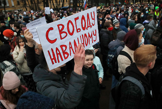 Путин - вор!: в России проходят акции в поддержку Навального 04 Путин - вор!: в России проходят акции в поддержку Навального 04