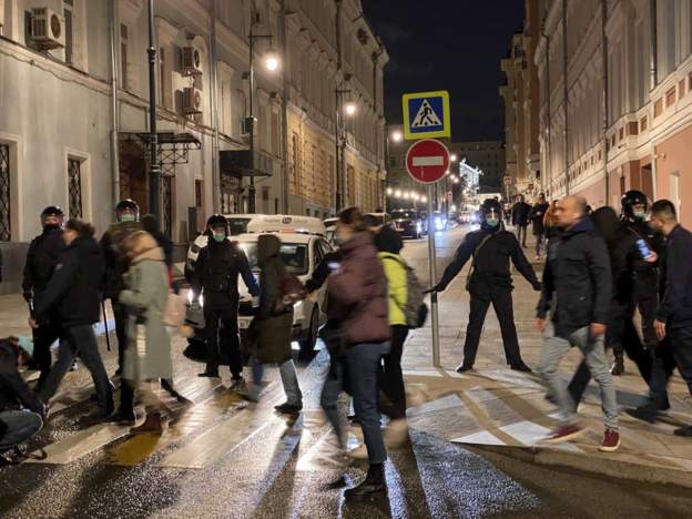 Путин - вор!: в России проходят акции в поддержку Навального 11 Путин - вор!: в России проходят акции в поддержку Навального 11