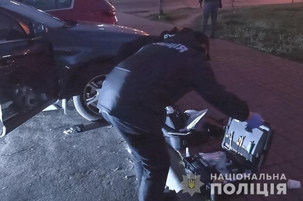 В Киеве злоумышленник взял в заложники двоих женщин и требовал выкуп dqxikeidqxidqrant