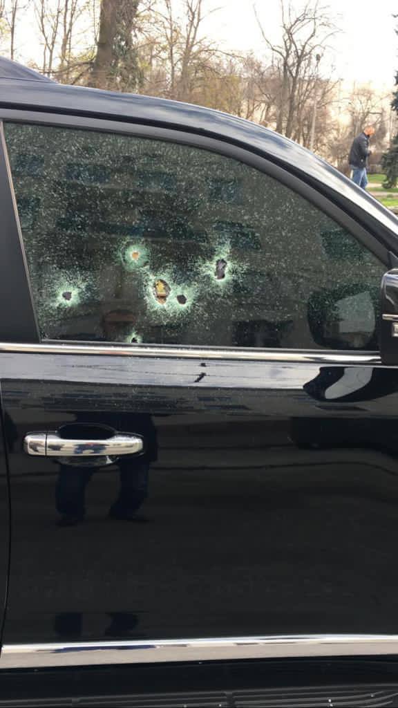 В центре Днепра в упор расстреляли водителя внедорожника