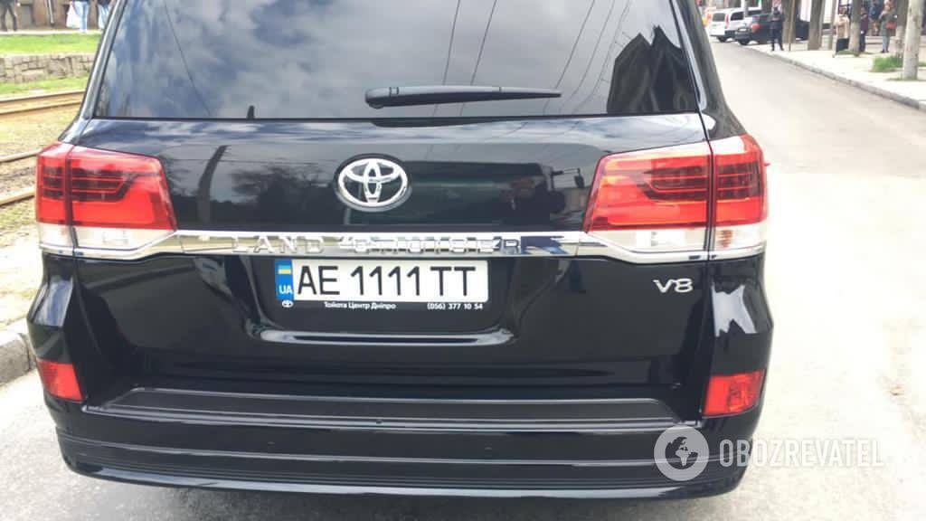 В центре Днепра средь бела дня расстреляли автомобиль: есть убитый