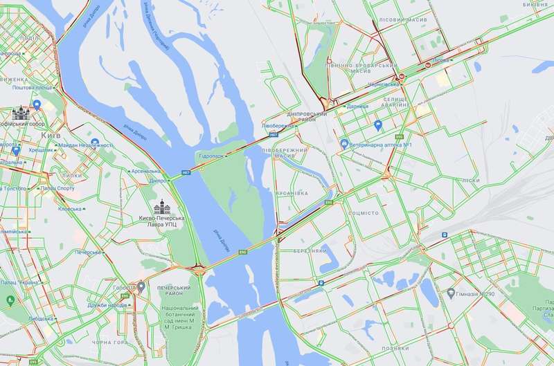 На столичных мостах образовались тянучки.