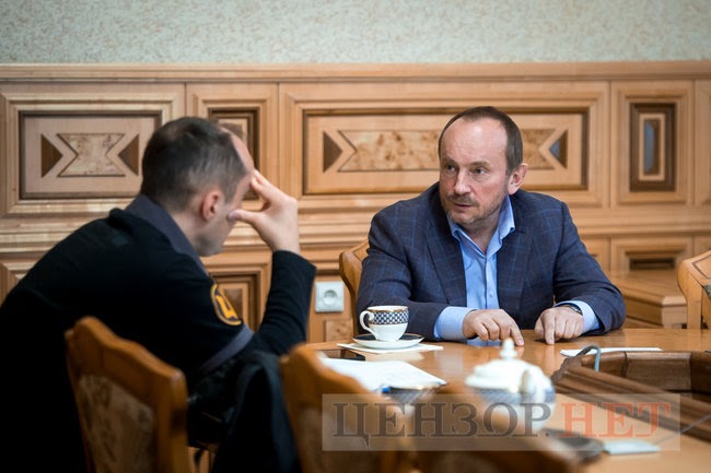 Глава Гостаможслужбы Павел Рябикин: Под санкции СНБО попала видимая часть айсберга контрабанды 06 Глава Гостаможслужбы Павел Рябикин: Под санкции СНБО попала видимая часть айсберга контрабанды 06