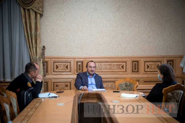 Глава Гостаможслужбы Павел Рябикин: Под санкции СНБО попала видимая часть айсберга контрабанды 08 Глава Гостаможслужбы Павел Рябикин: Под санкции СНБО попала видимая часть айсберга контрабанды 08