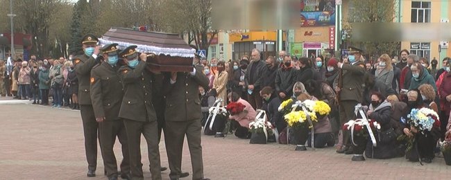 Погибшего на Донбассе воина 14-й ОМБ Владимира Гуляка похоронили на Хмельнитчине 01 Погибшего на Донбассе воина 14-й ОМБ Владимира Гуляка похоронили на Хмельнитчине 01 dqxikeidqxidqrant