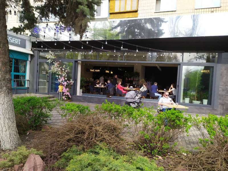 Рестораны Киева заполнены гостями в первый день отмены локдауна dqxikeidqxidqeant