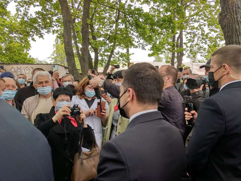 Президент встретился с местными жителями.