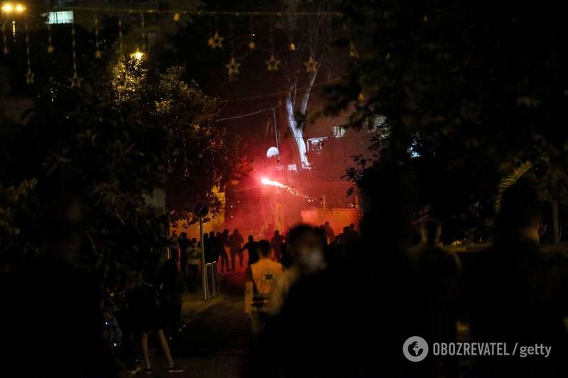 На улицах вспыхнули протесты.