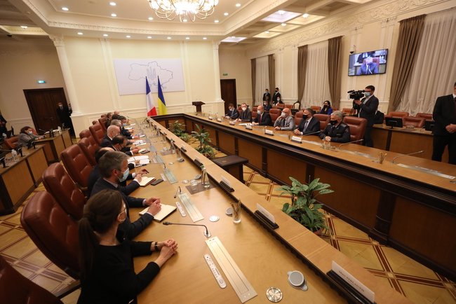 Украина и Франция заключили четыре соглашения на общую сумму 1,3 млрд евро 03 Украина и Франция заключили четыре соглашения на общую сумму 1,3 млрд евро 03