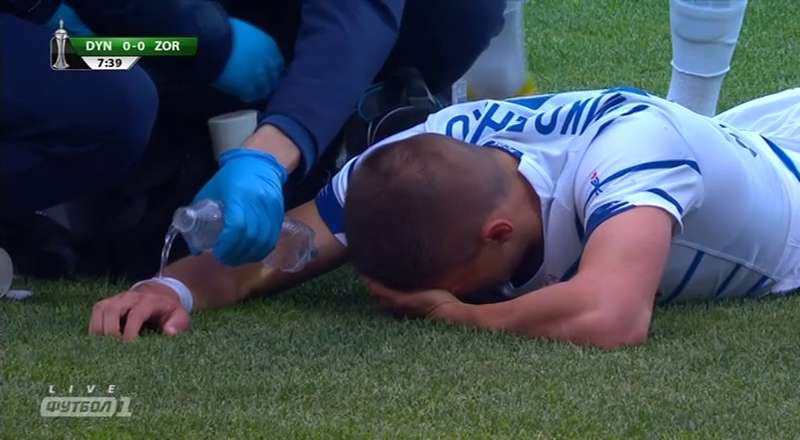 Виталий Миколенко в слезах покинул поле