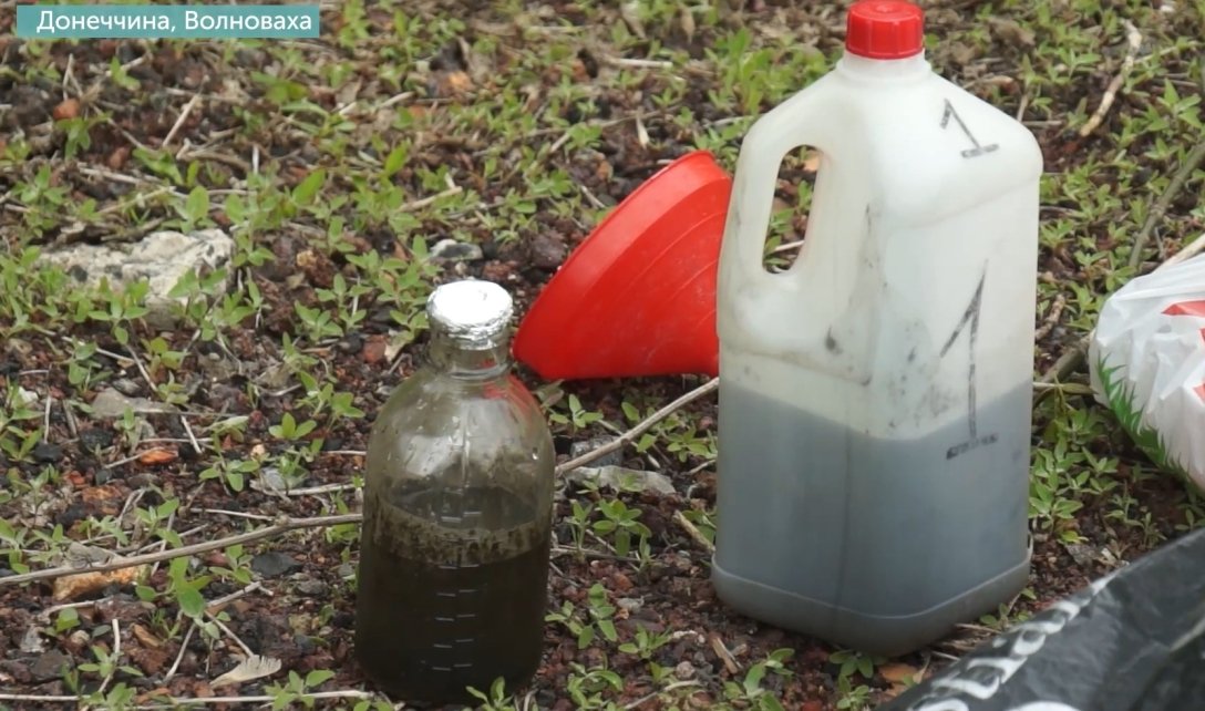 Образцы маслянистых стоков в Волновахе Волноваха, стоки