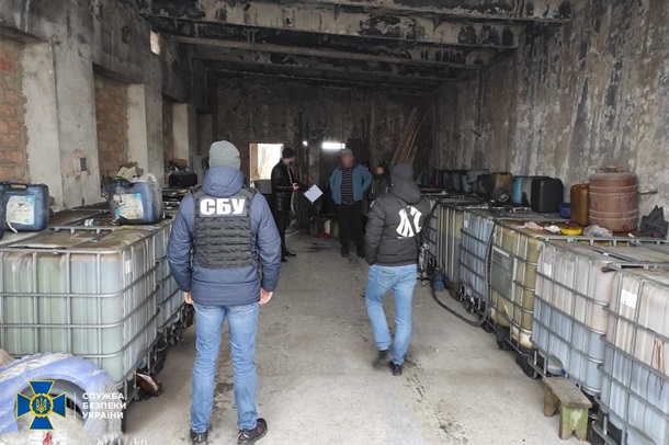 На подпольном НПЗ изъяли тысячи литров контрафактного топлива dqxikeidqxidqeant