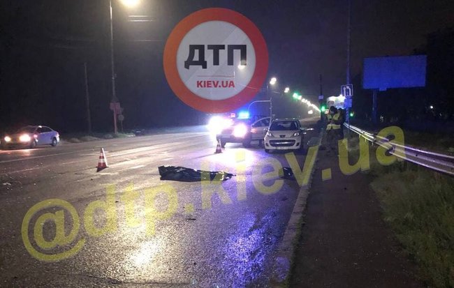 В результате столкновения автомобиля и мотоцикла погиб мужчина на Столичном шоссе, - Нацполиция 06 В результате столкновения автомобиля и мотоцикла погиб мужчина на Столичном шоссе, - Нацполиция 06