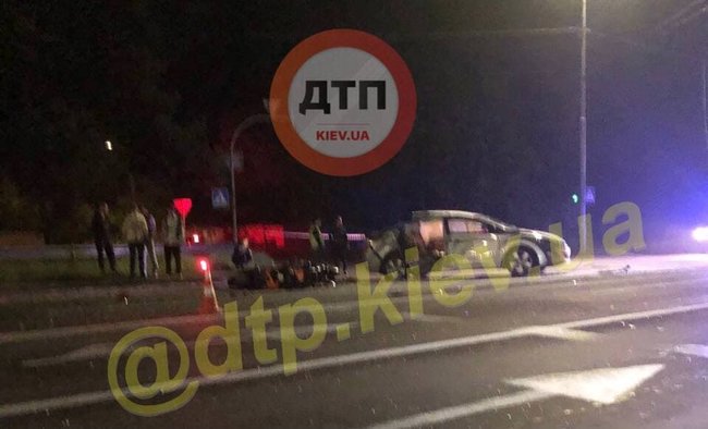 В результате столкновения автомобиля и мотоцикла погиб мужчина на Столичном шоссе, - Нацполиция 08 В результате столкновения автомобиля и мотоцикла погиб мужчина на Столичном шоссе, - Нацполиция 08