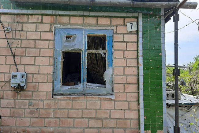 Террористы обстреляли частный сектор Песков: миной разрушен жилой дом, - СЦКК 03