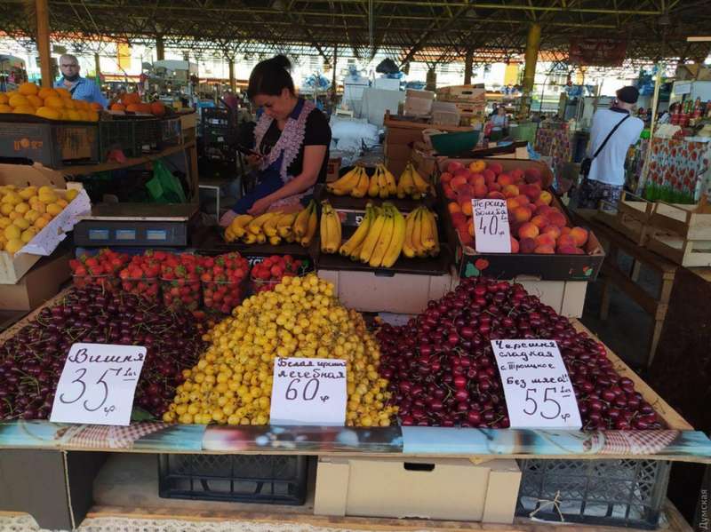 Фрукты и ягоды на украинском рынке Фрукты, ягоды, рынок dqxikeidqxidqeant