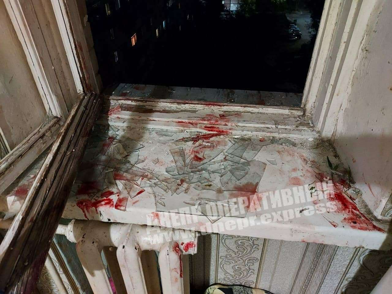 Дівчина вистрибнула з вікна 10 поверху. dqxikeidqxidqrant