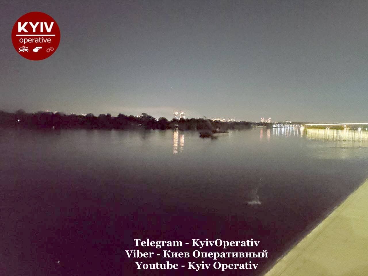 Судно заметили прохожие. dqxikeidqxidrant