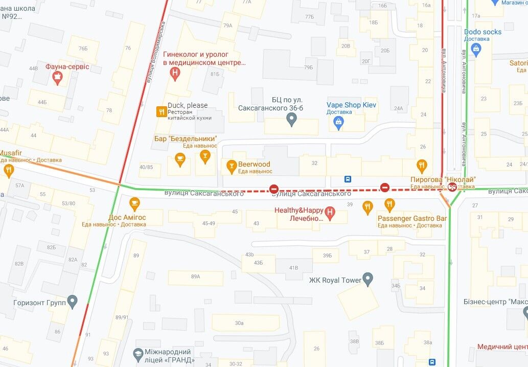 Из-за происшествия на соседних улицах образовались пробки. dqxikeidqxidqrant