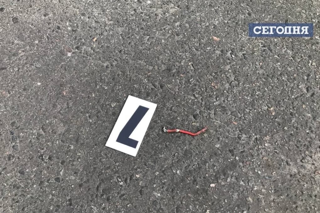 Правоохранители провели контролируемый взрыв неизвестного предмета.