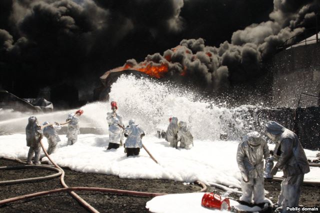 Пожежа на нафтобазі компанії «БРМС-нафта» під Васильковом, 10 червня 2015 року (Фото: Державна служба України з надзвичайних ситуацій)