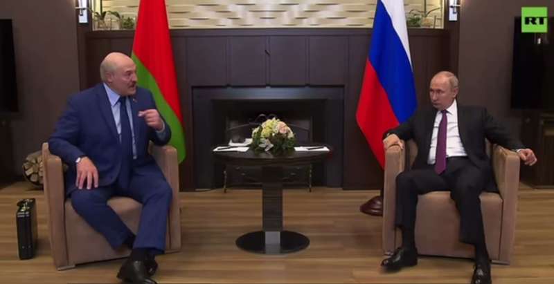 Лукашенко пожаловался Путину на запрет полетов в ЕС. dqxikeidqxidqeant