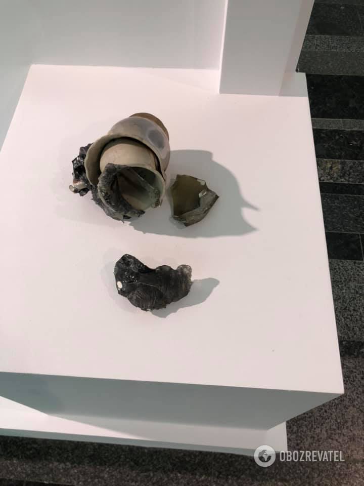 Чашки из жилого дома, в который попал снаряд на Донбассе dqxikeidqxiqrkant