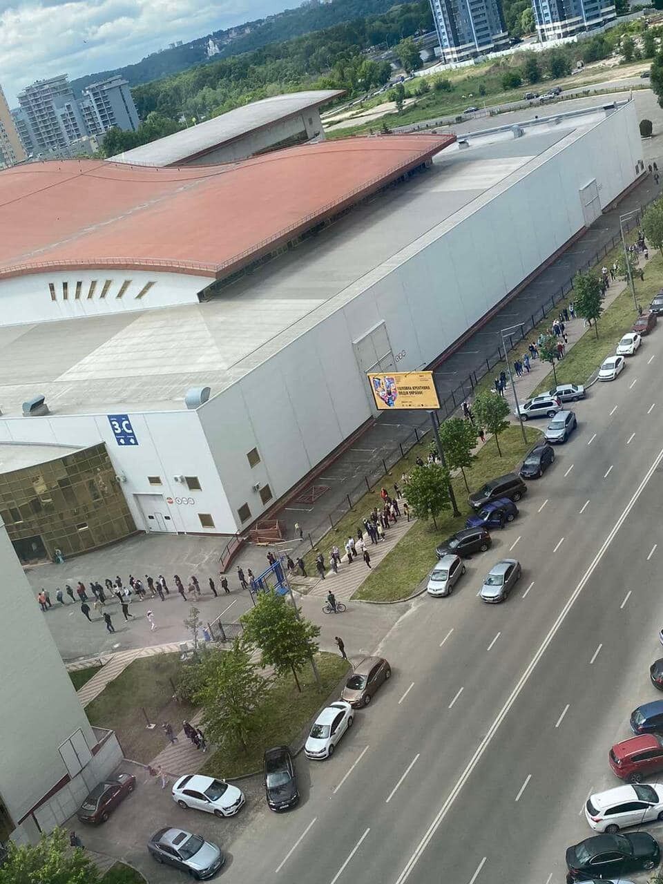 Блогер раскритиковал массовую вакцинацию в Киеве и заявил, что украинцы "станут изгоями" dqxikeidqxidqrant