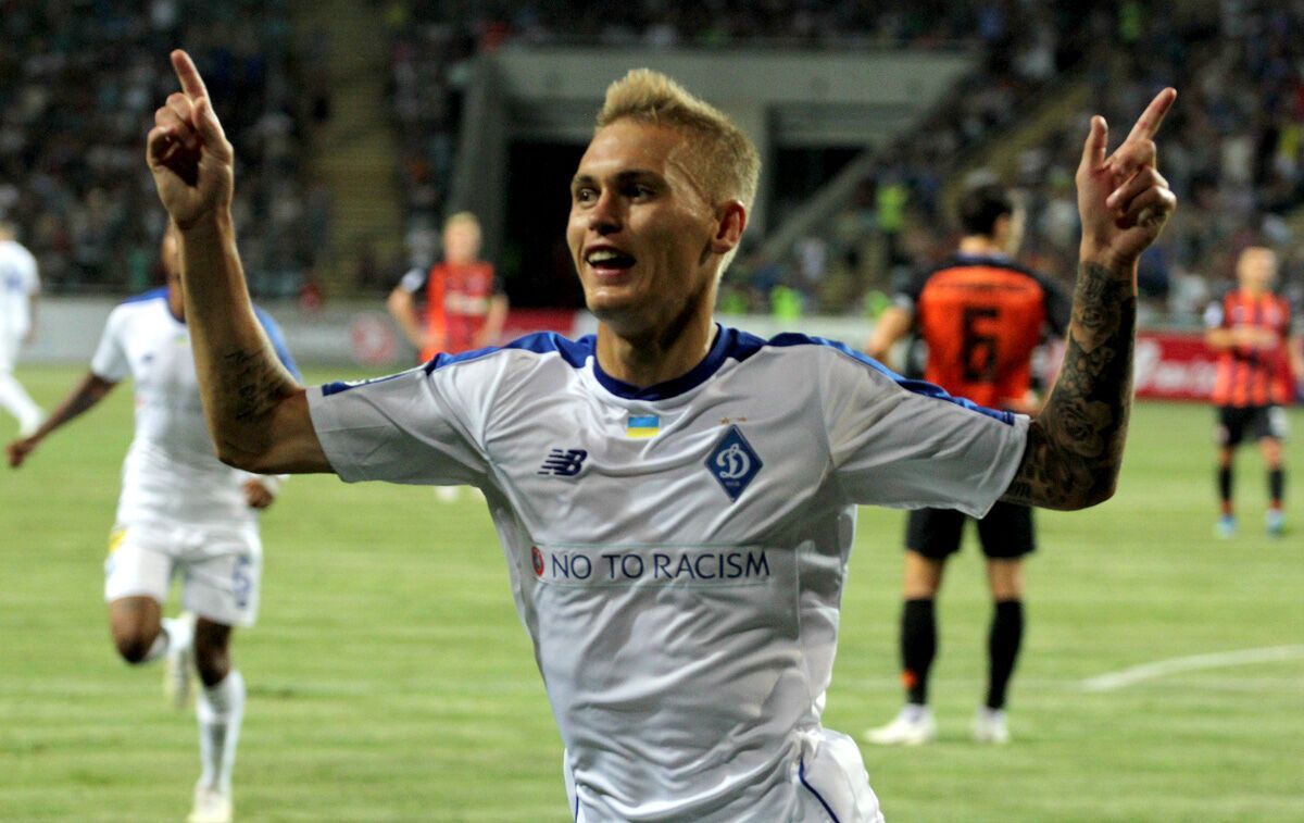 Виталий Буяльский празднует гол