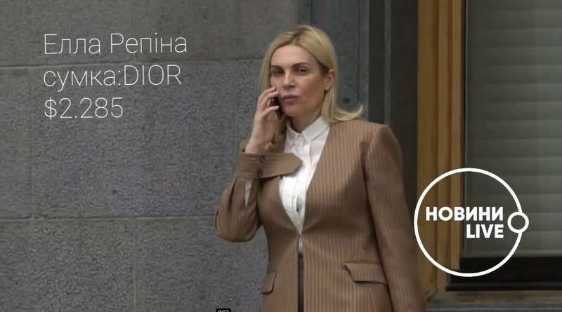 Элла Репина в трендовом костюме в тонкую полоску