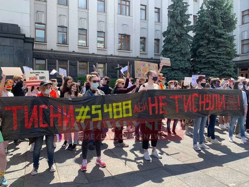 Митинг ЛГБТ-активистов в Киеве dqxikeidqxidqeant