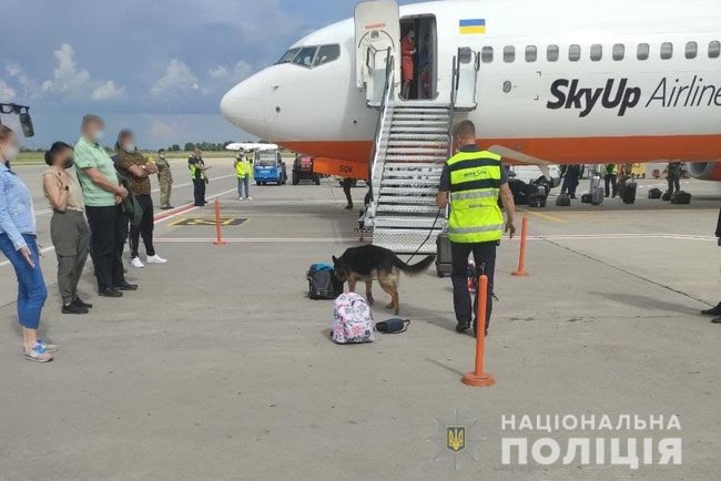 Неизвестный минировал рейс Тбилиси-Киев, - Нацполиция 02 dqxikeidqxidqeant