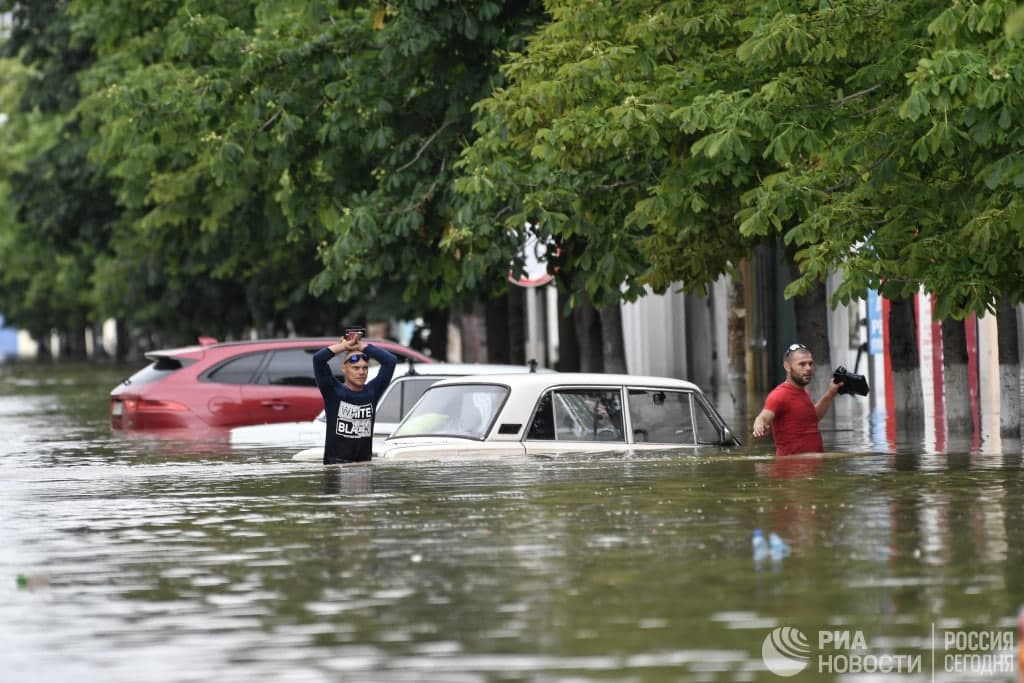 Затопленная Керчь: в Сети опубликованы фотографии и видео из города после ливня - 1 - изображение dqxikeidqxidqeant