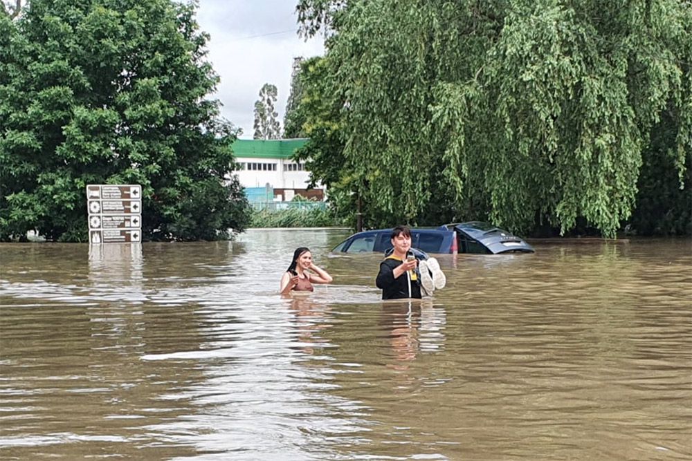 Затопленная Керчь: в Сети опубликованы фотографии и видео из города после ливня - 11 - изображение