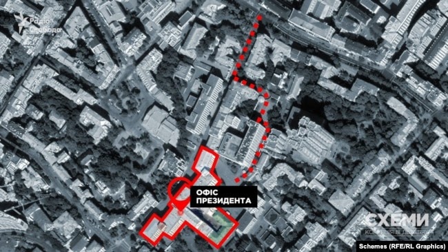 Таємний заїзд до ОП – через ворота до будівлі Державного управління справами: якщо хтось хоче непублічно відвідати ОП, він може ним скористатися