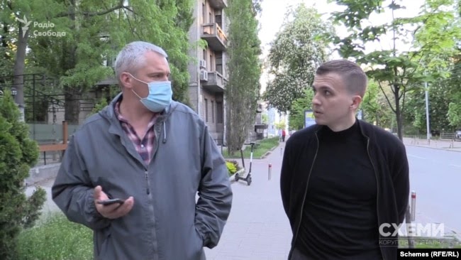 Знімальна група «Схем» підійшла до чоловіка, щоб поцікавитися, навіщо він робив фото